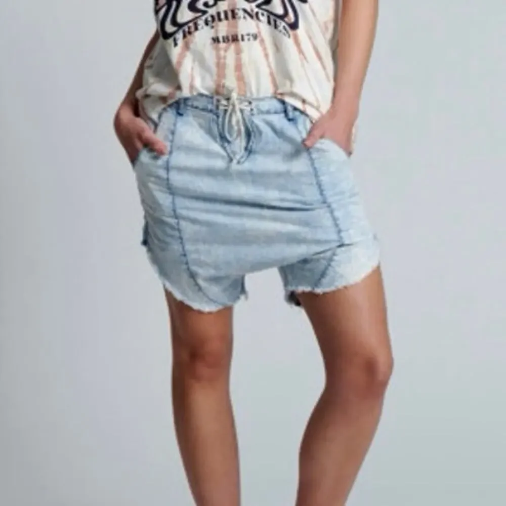 NWT One Teaspoon Sz 28 Luxe Chambray Light Blue Relaxed Slouch Harem Jean Shorts